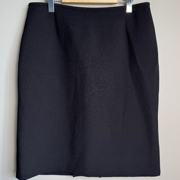 Tahari Women's Crinkled Crepe Knee Skirt Black Size 12 Lined Career Contemporary - Picture 1 of 12